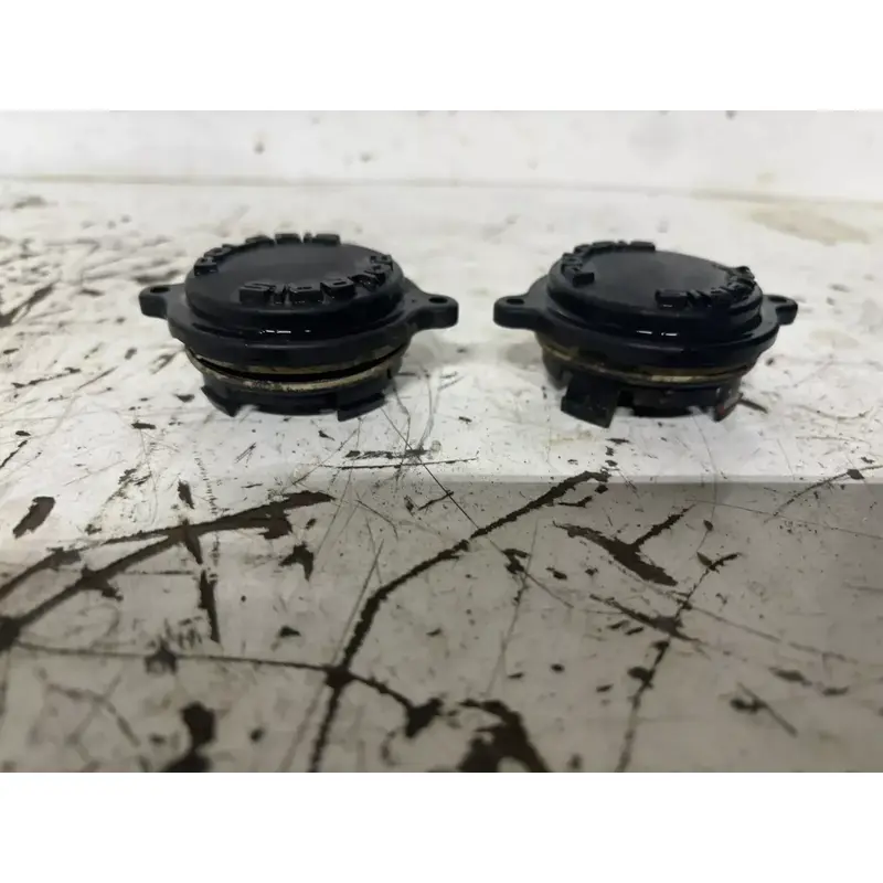 2003 POLARIS Trail Boss Front  Front AXLE HUB DUST COVER CAP SET  03-05