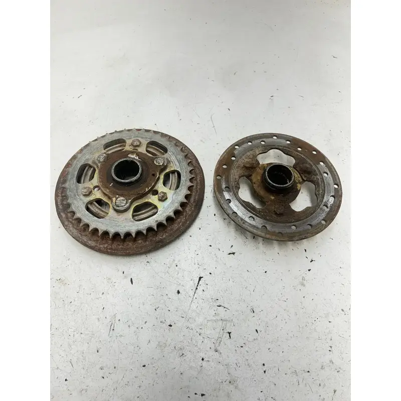 06 2006 Polaris Trail Boss 330 2x4 OEM Disc Brake Rear Wheel Sprocket Hub Assemb