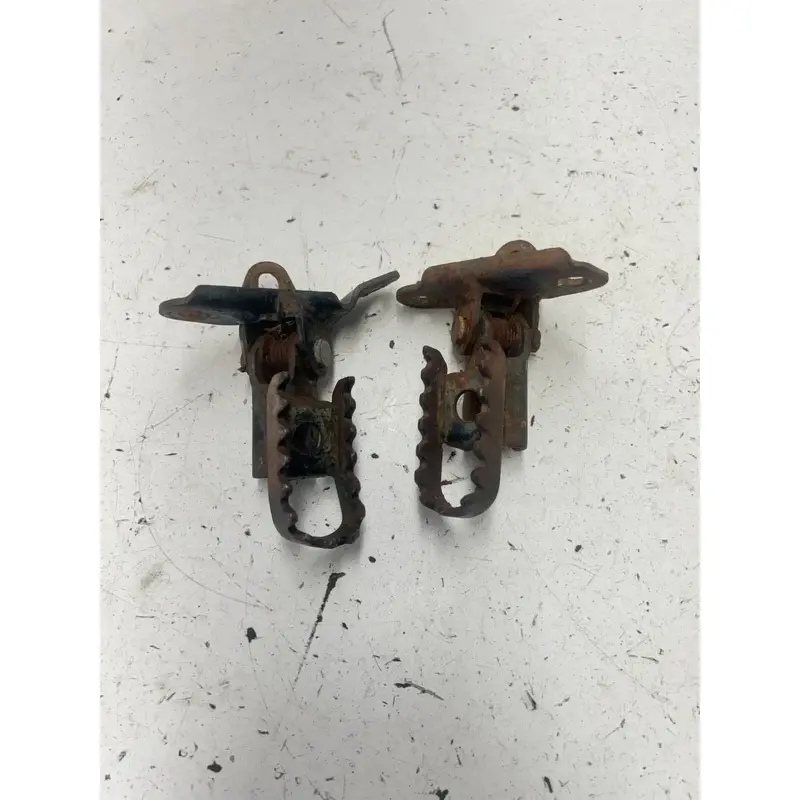 80 1980 Suzuki Ds 250 DS250 OEM LOT GOOD Foot Pegs Footpegs Mount READ