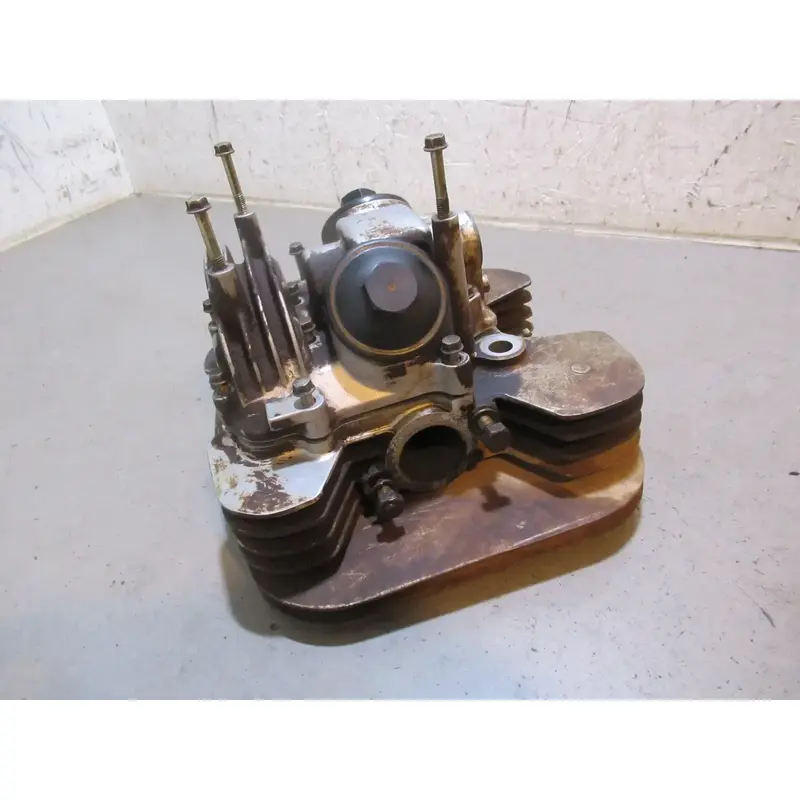 Polaris Magnum 325 4X4 Cylinder Head 2000 #2