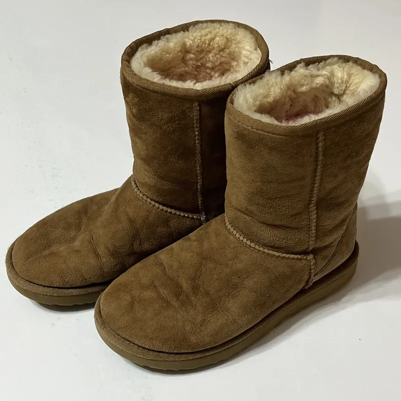 UGG Women's Classic Short Chestnut Boots (S/N 1016223) Size 6